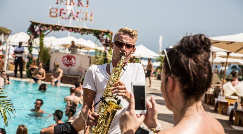DEESAXX - BURYSAX - SAXOPHONIST - Artists for your events