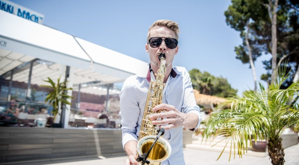 DEESAXX - BURYSAX - SAXOPHONIST - Artists for your events