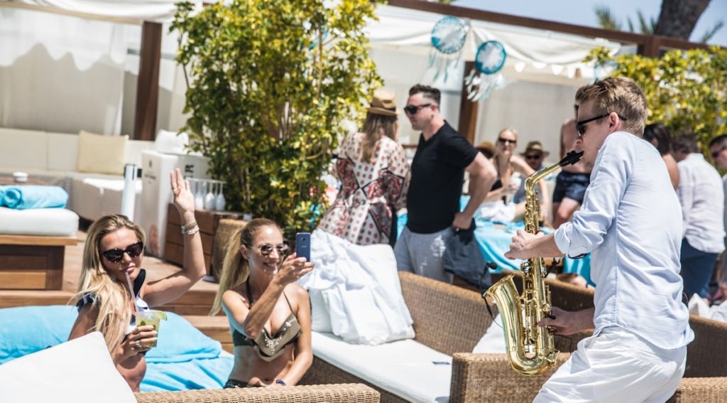 DEESAXX - BURYSAX - SAXOPHONIST - Artists for your events